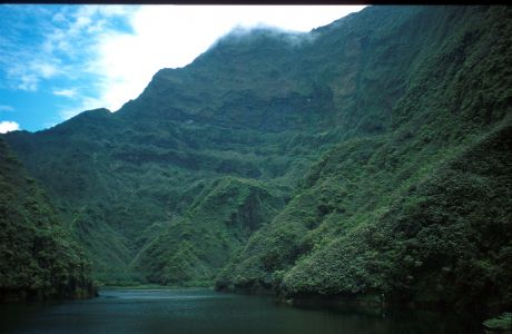 Jezero Vaihiria při přechodu Tahiti
